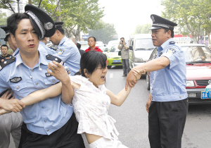 网信办约谈新浪微博 热搜榜等板块下线整改一周